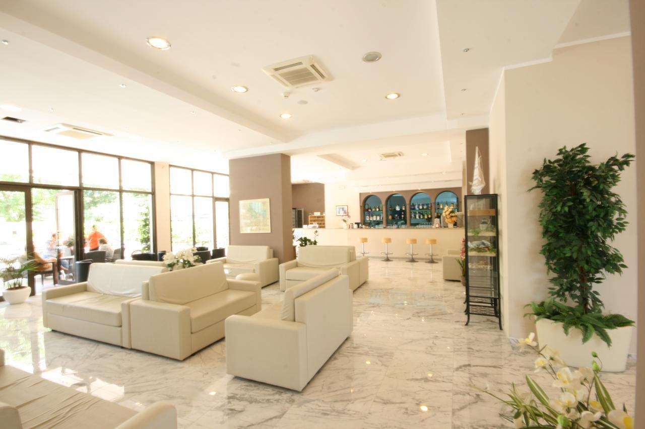Hotel Excelsior Cattolica Exterior foto
